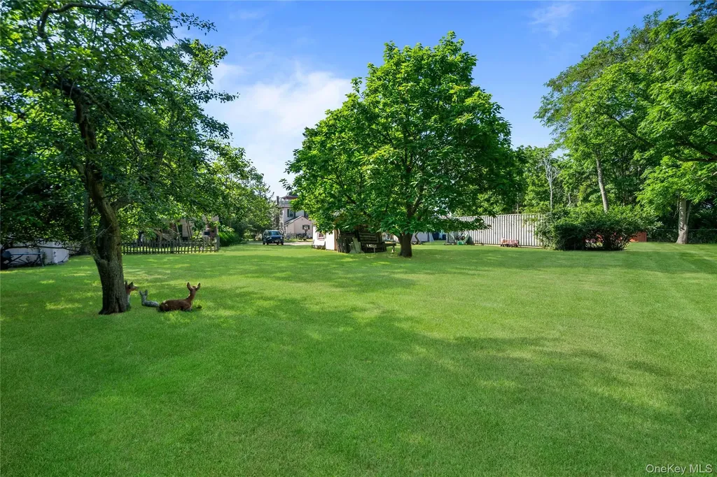449 Montauk Highway East Moriches NY 11940