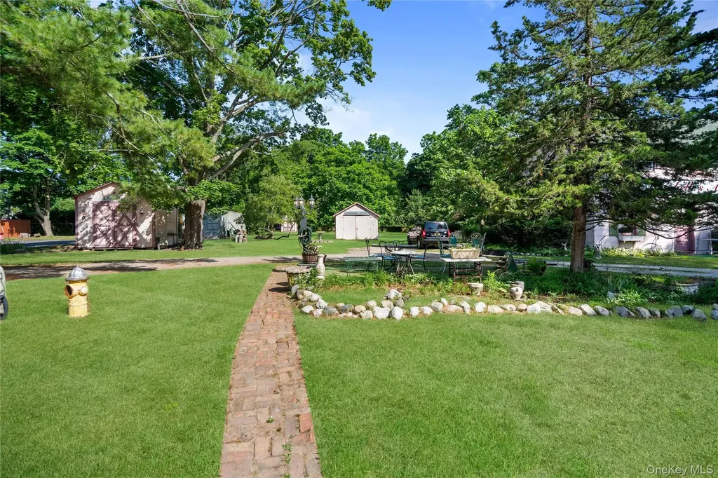 449 Montauk Highway East Moriches NY 11940