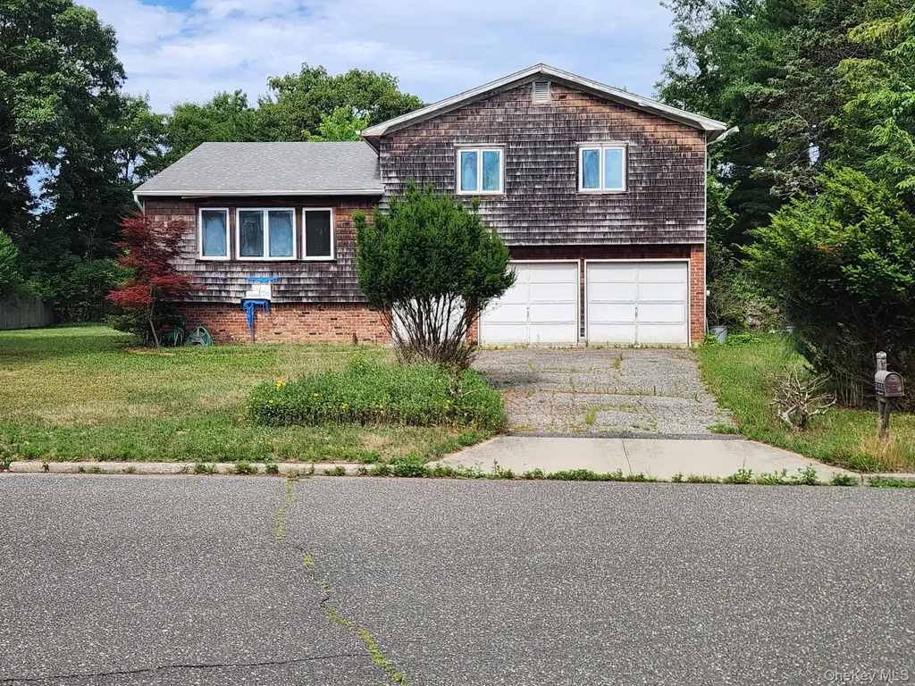 10 Starling Court Coram NY 11727