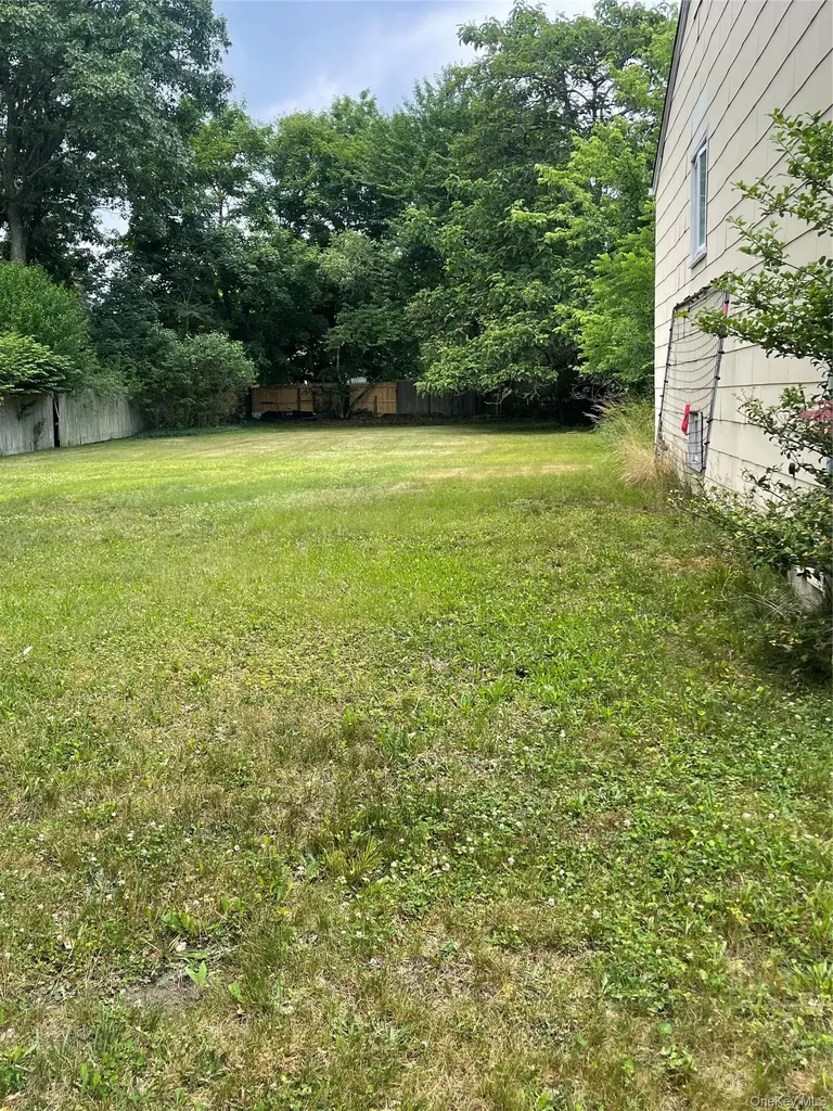 10 Starling Court Coram NY 11727