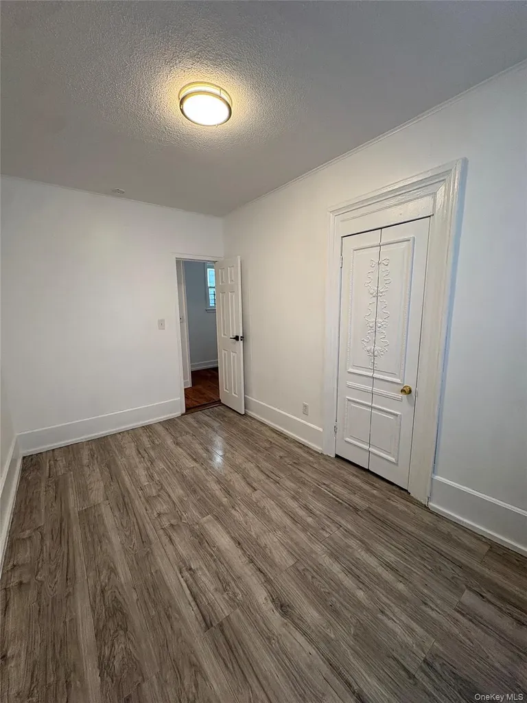 4027 Edson Avenue Bronx NY 10466