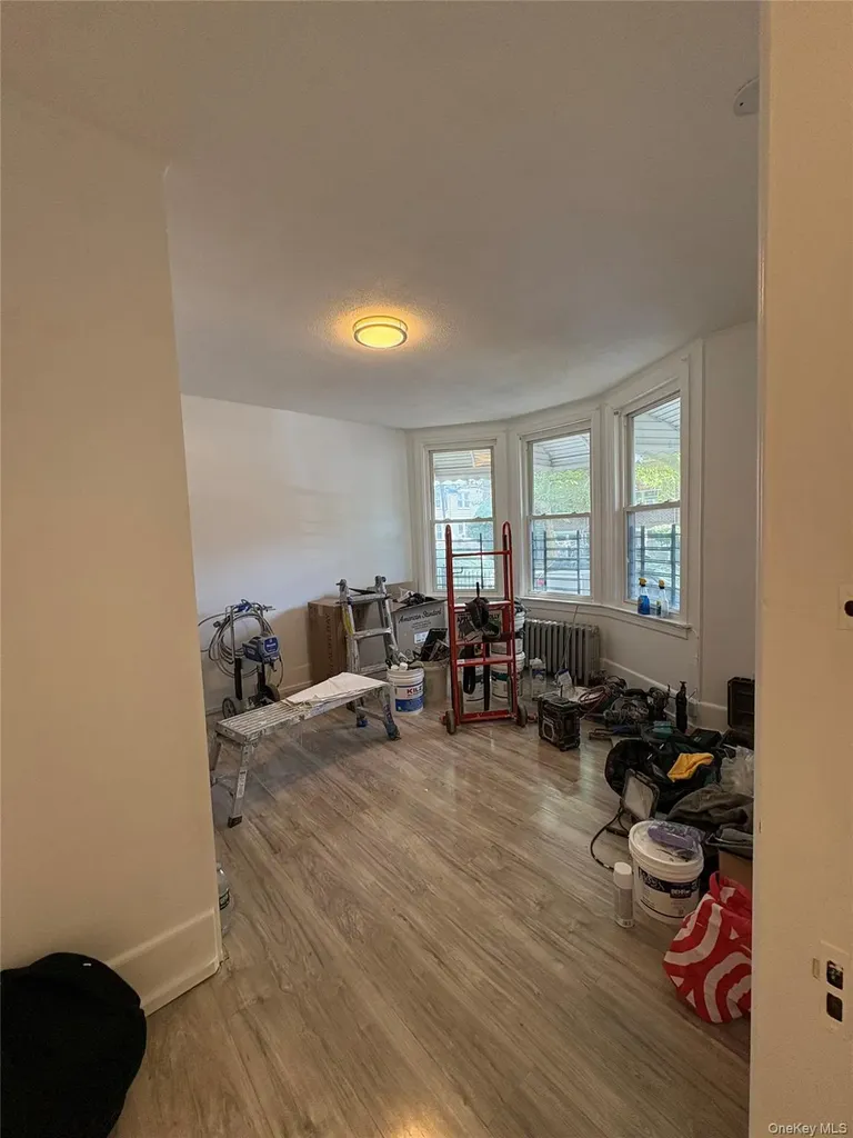 4027 Edson Avenue Bronx NY 10466