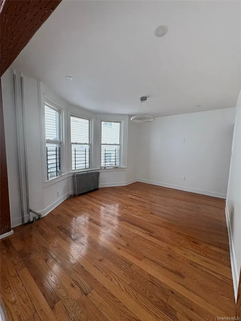 4027 Edson Avenue Bronx NY 10466