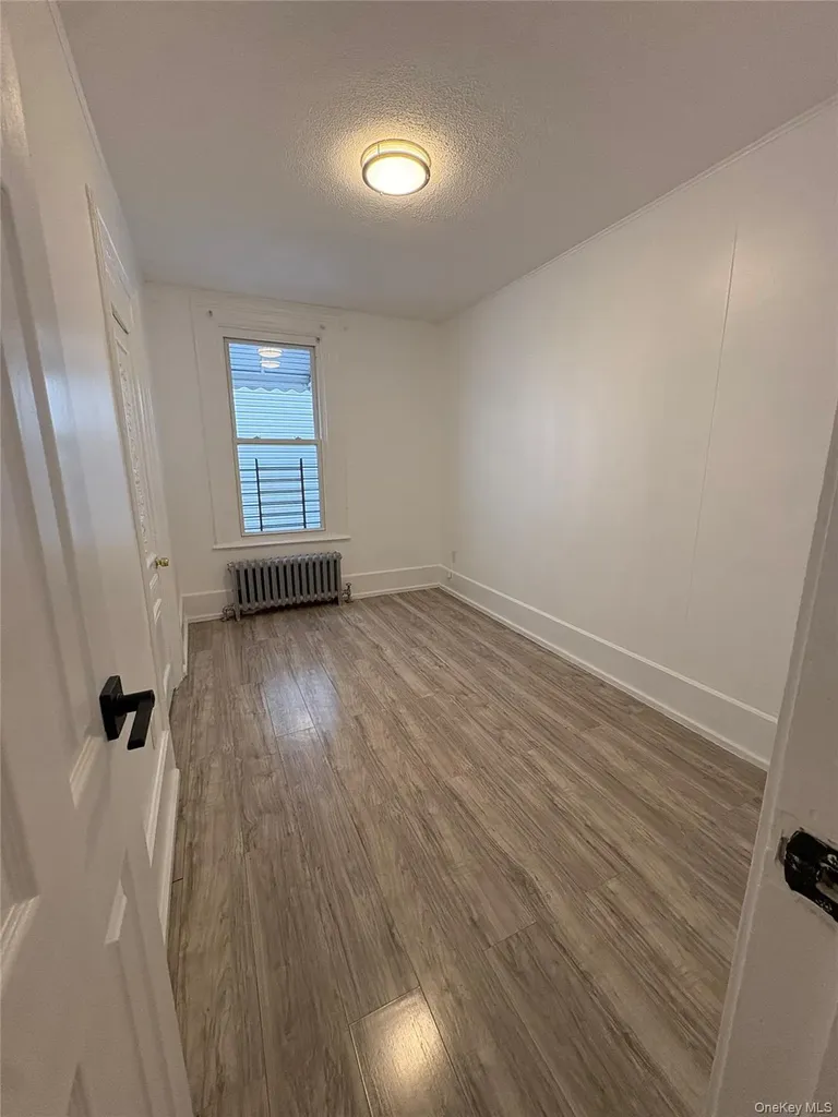 4027 Edson Avenue Bronx NY 10466