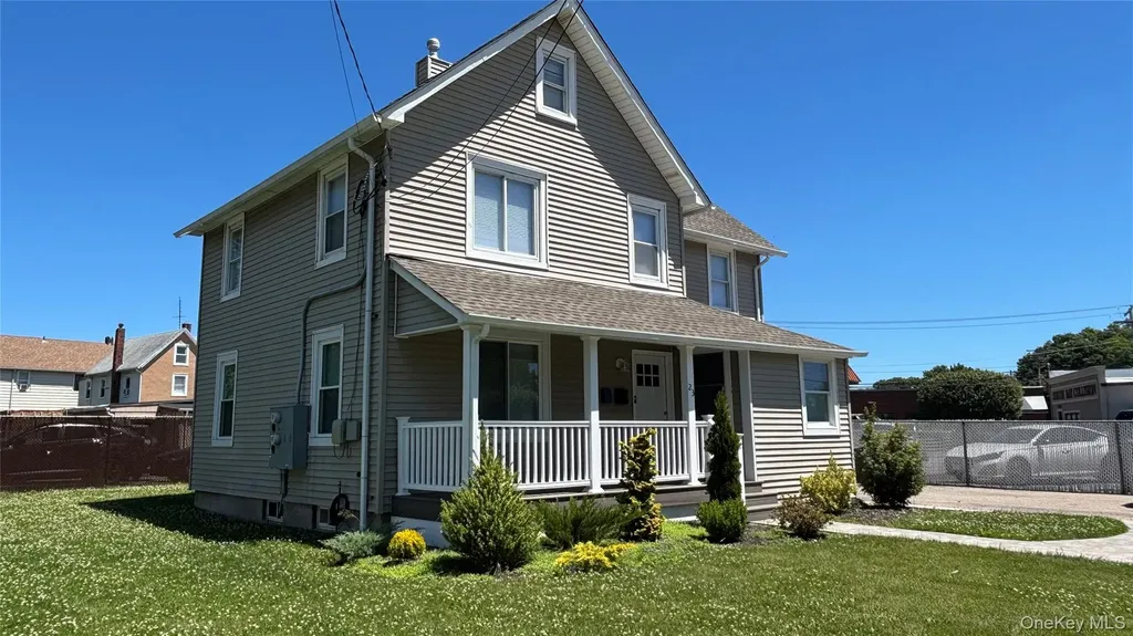 23 Arnold Avenue West Babylon NY 11704
