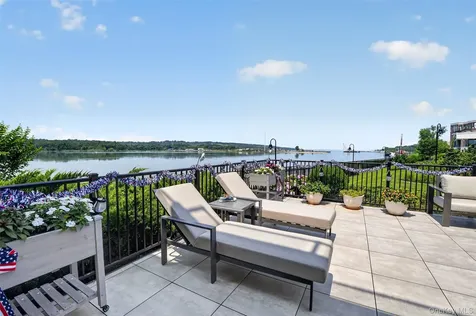 10 Shore Road Glenwood Landing NY 11547