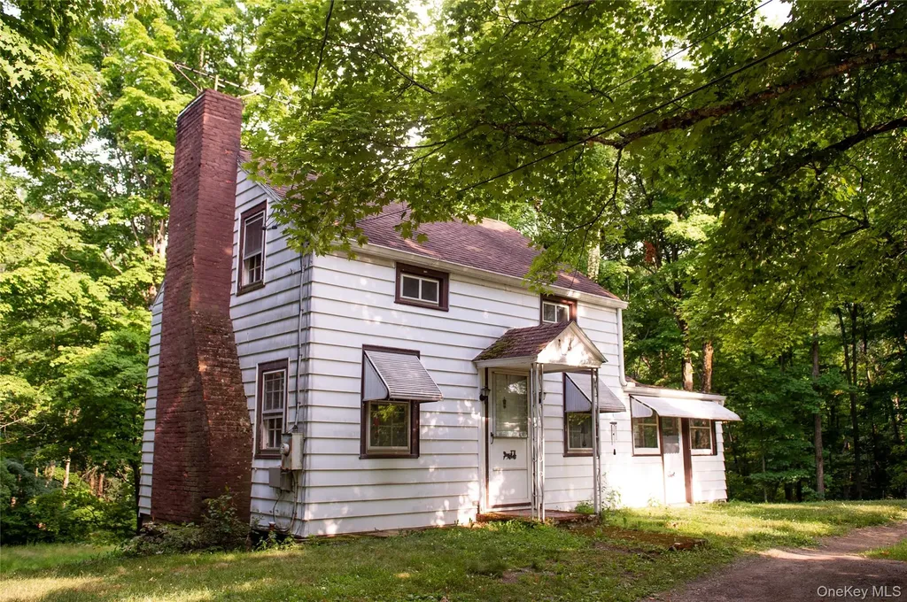 126 S Quaker Lane Hyde Park NY 12538