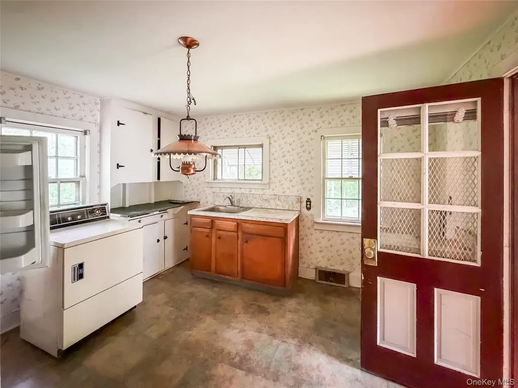 126 S Quaker Lane Hyde Park NY 12538