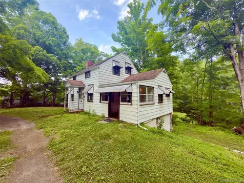 126 S Quaker Lane Hyde Park NY 12538