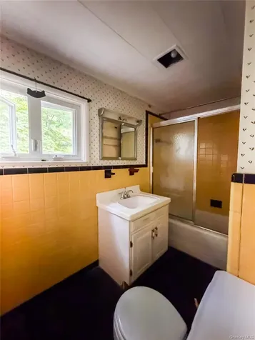 126 S Quaker Lane Hyde Park NY 12538