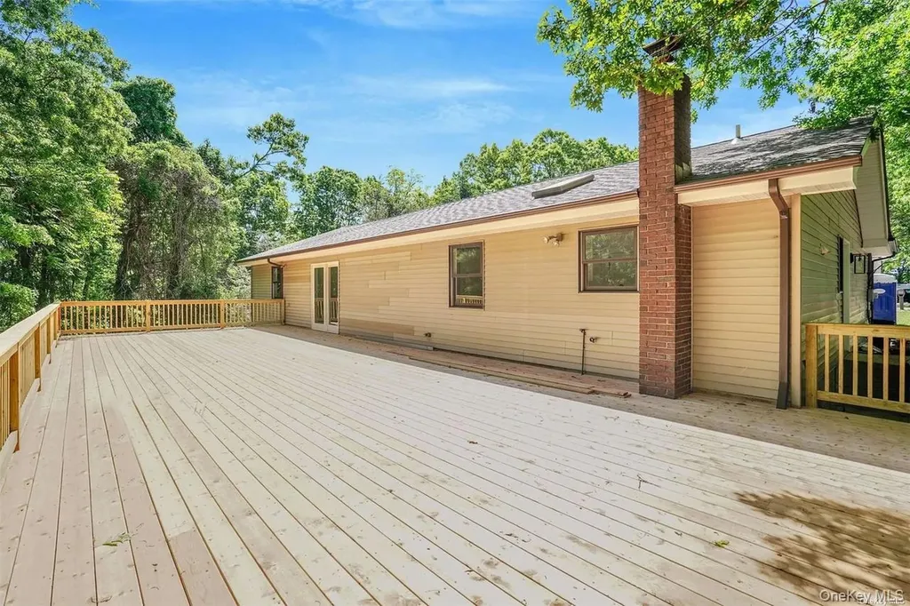 27 Hickory Avenue Farmingville NY 11738