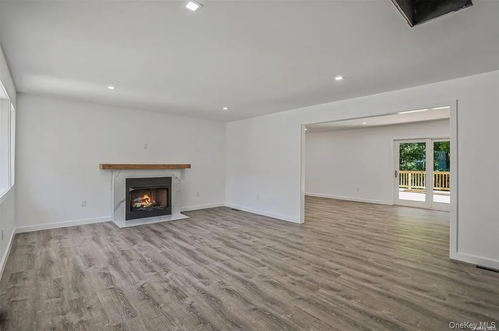 27 Hickory Avenue Farmingville NY 11738