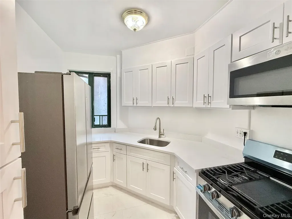1651 Metropolitan Avenue Bronx NY 10462