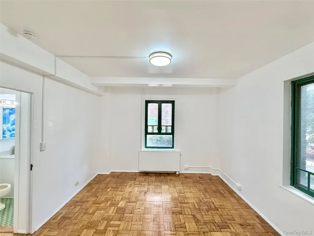 1651 Metropolitan Avenue Bronx NY 10462