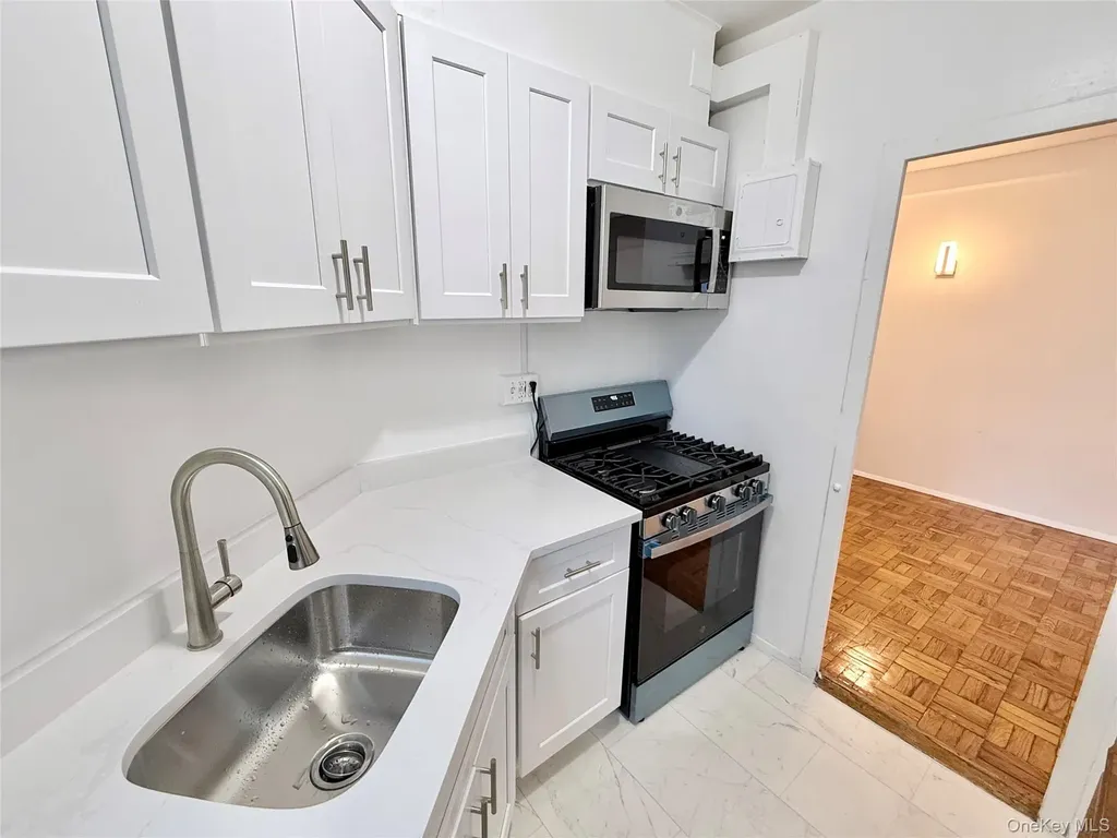 1651 Metropolitan Avenue Bronx NY 10462