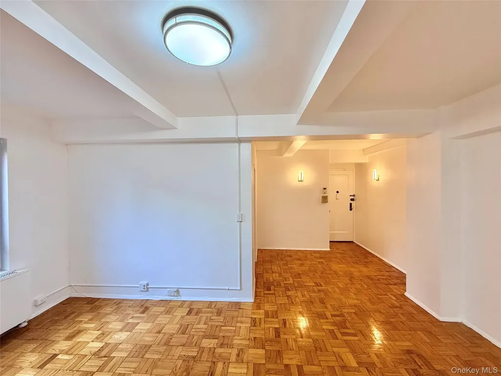 1651 Metropolitan Avenue Bronx NY 10462