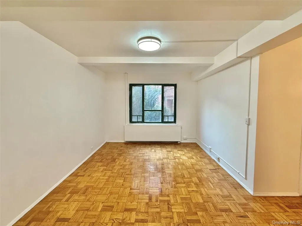 1651 Metropolitan Avenue Bronx NY 10462