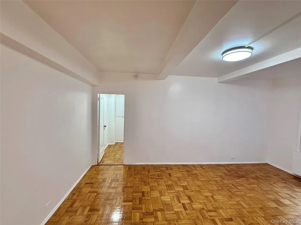 1651 Metropolitan Avenue Bronx NY 10462