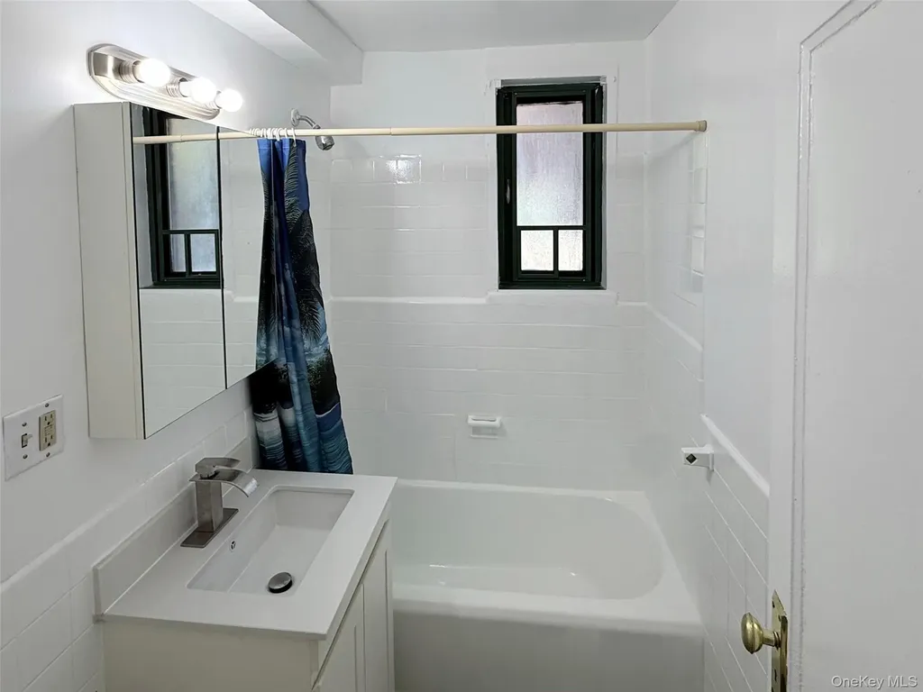 1651 Metropolitan Avenue Bronx NY 10462