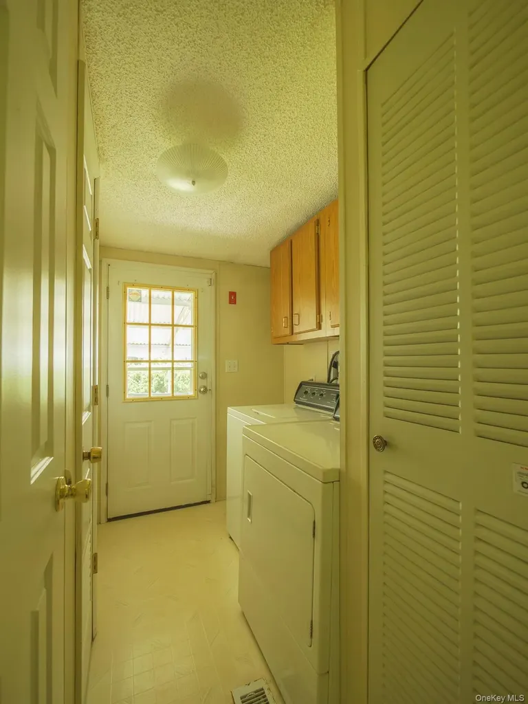 17 Partridge Lane Pleasant Valley NY 12569