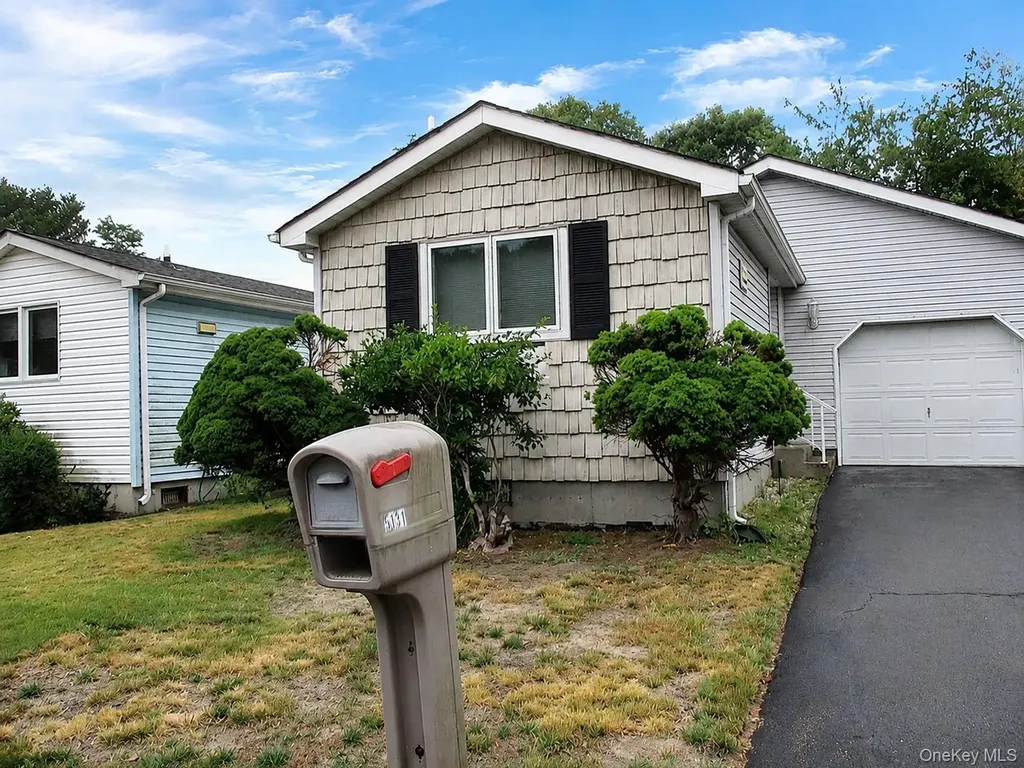 5131 Village Circle E Manorville NY 11949