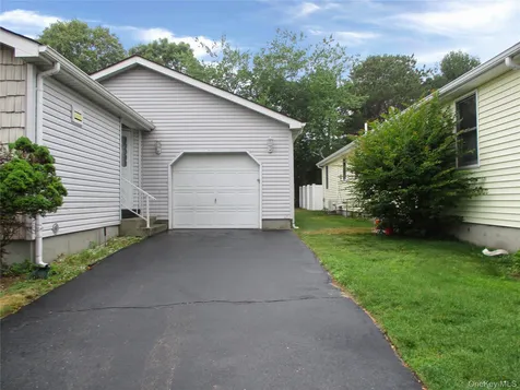5131 Village Circle E Manorville NY 11949