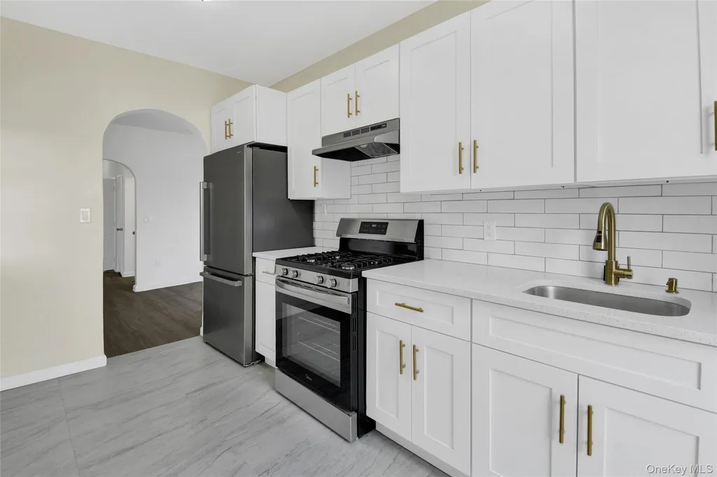40 Amackassin Terrace Yonkers NY 10703