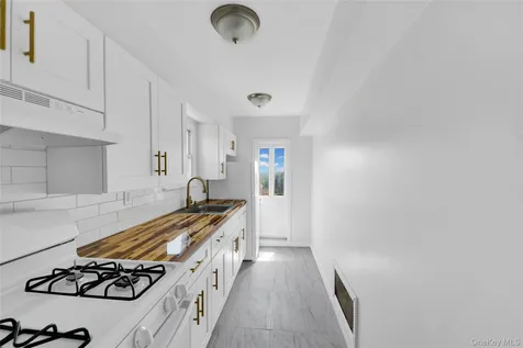 40 Amackassin Terrace Yonkers NY 10703