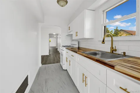 40 Amackassin Terrace Yonkers NY 10703