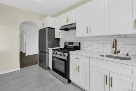 40 Amackassin Terrace Yonkers NY 10703