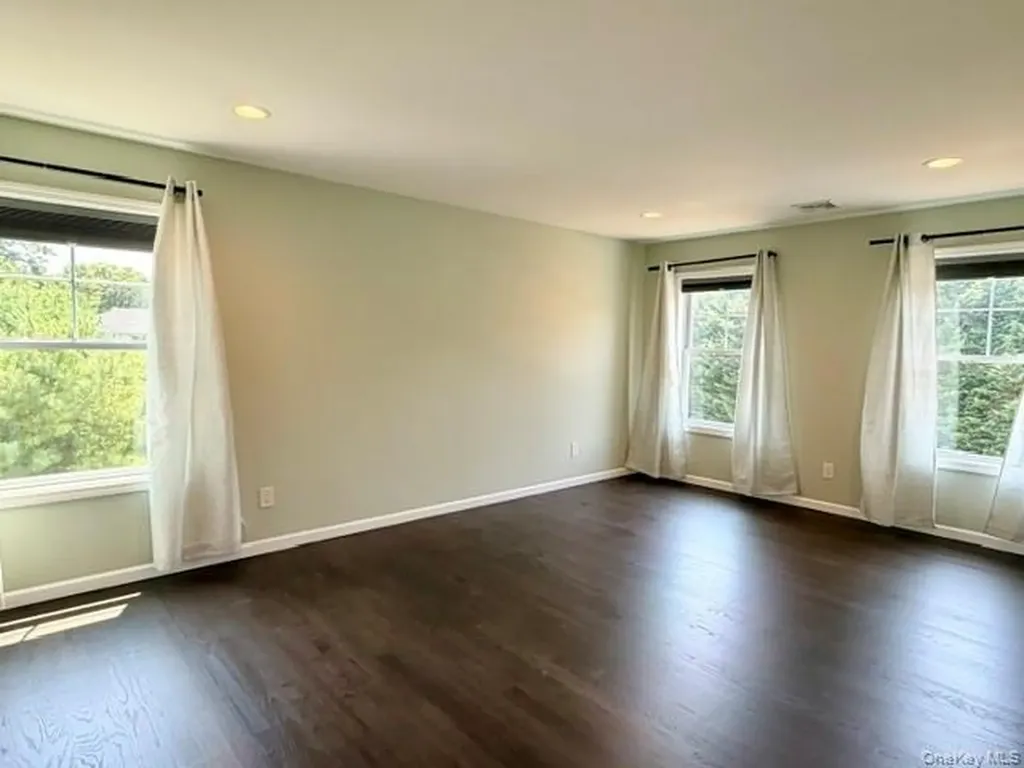 15 Comet Place Patchogue NY 11772