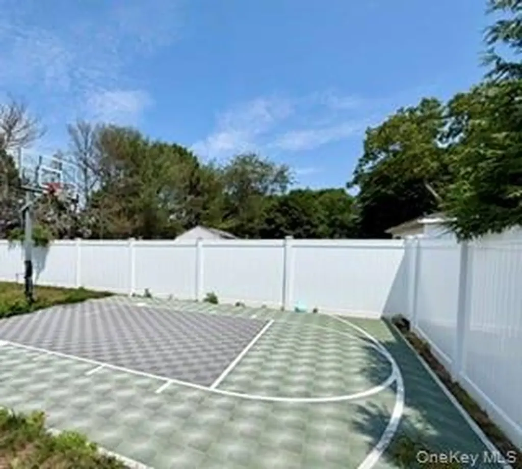 15 Comet Place Patchogue NY 11772