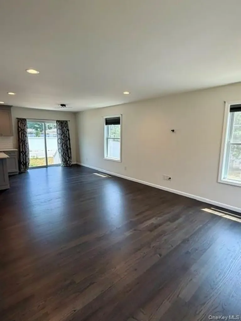 15 Comet Place Patchogue NY 11772