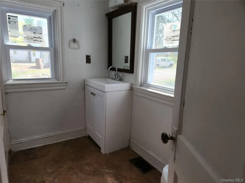 2 Madison Avenue Hyde Park NY 12538