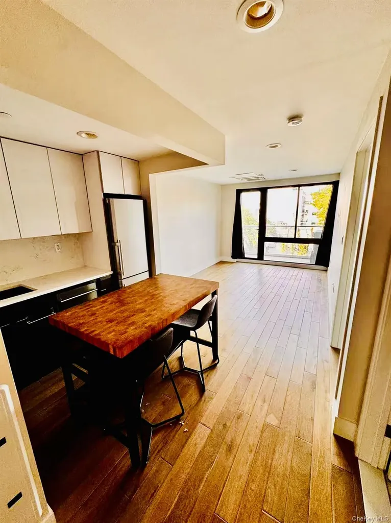 27-05 41st Avenue Long Island City NY 11101