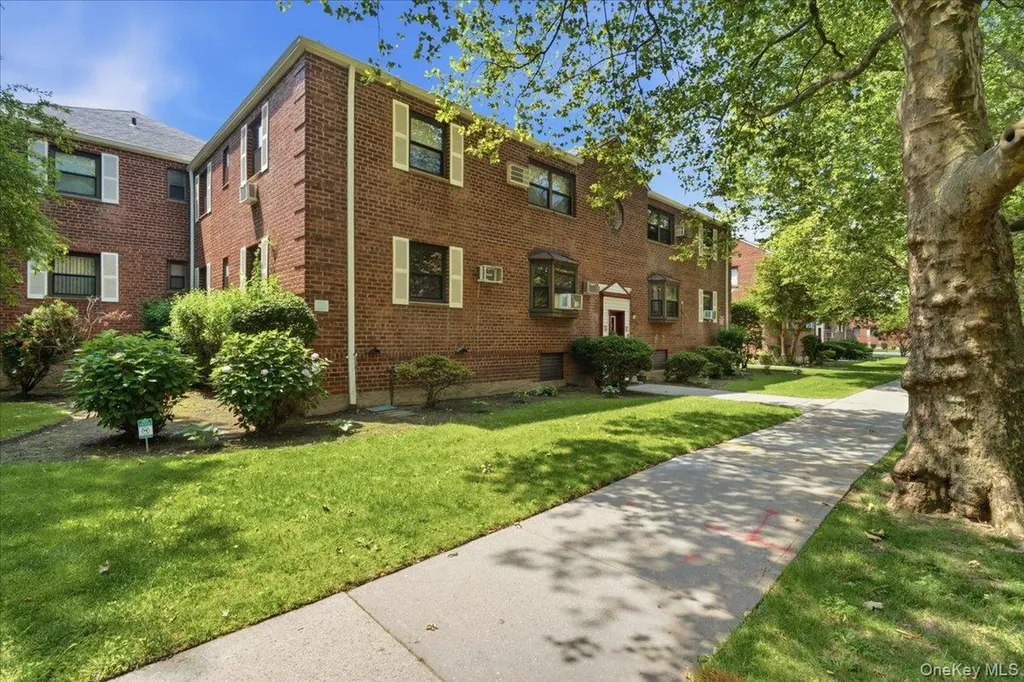 86-22 155th Howard Beach NY 11414