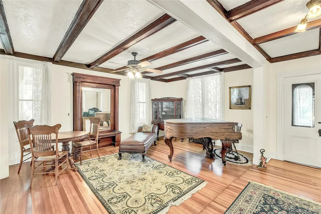 430 Montauk Highway East Moriches NY 11940