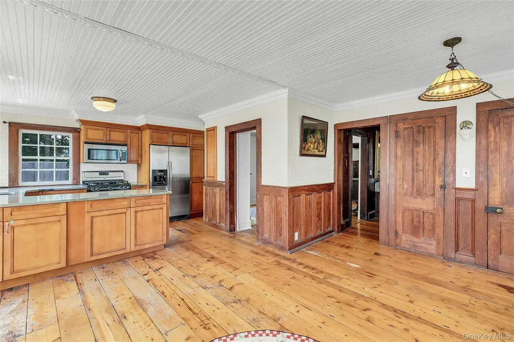 430 Montauk Highway East Moriches NY 11940