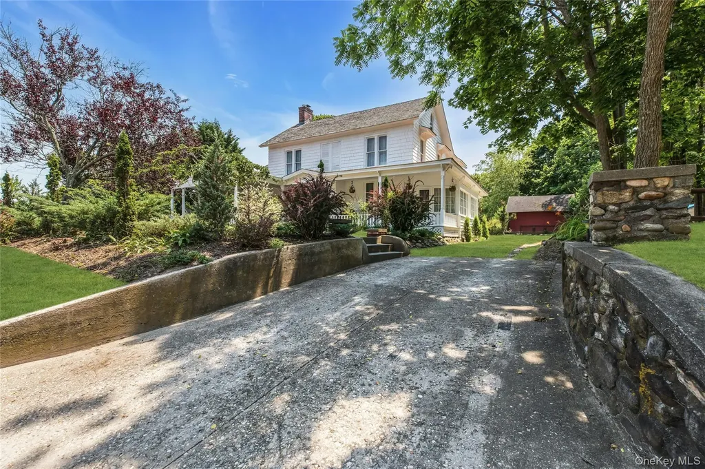 430 Montauk Highway East Moriches NY 11940