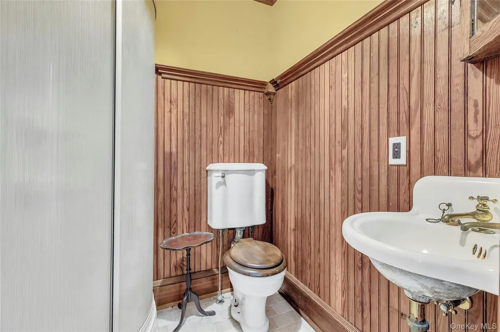430 Montauk Highway East Moriches NY 11940