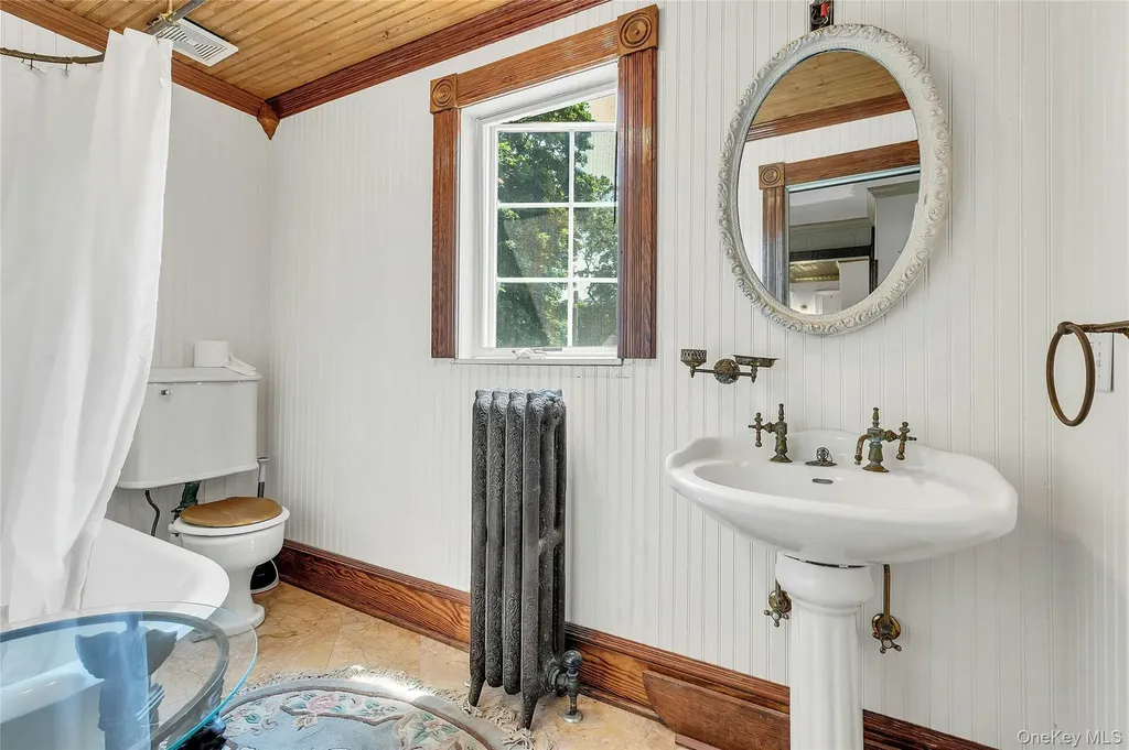 430 Montauk Highway East Moriches NY 11940