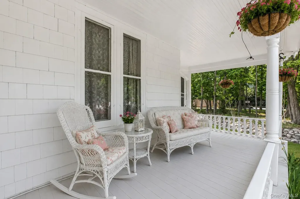 430 Montauk Highway East Moriches NY 11940