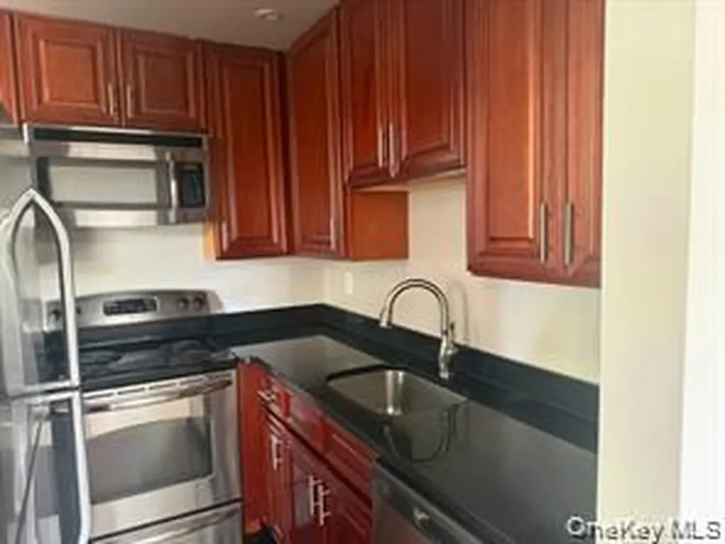 139 Grove Avenue Cedarhurst NY 11516