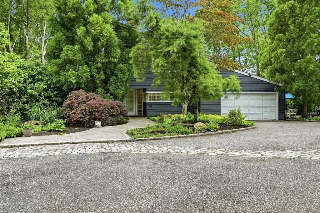 18 Nicole Court Manorville NY 11949