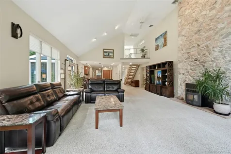 18 Nicole Court Manorville NY 11949