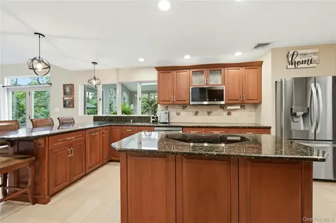 18 Nicole Court Manorville NY 11949
