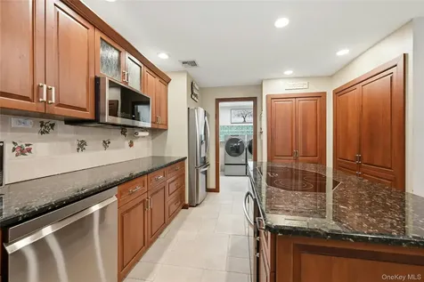 18 Nicole Court Manorville NY 11949