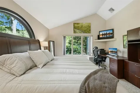 18 Nicole Court Manorville NY 11949