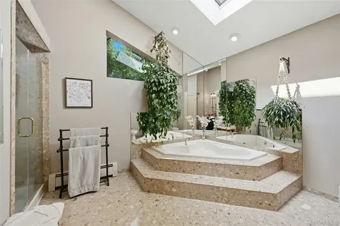 18 Nicole Court Manorville NY 11949