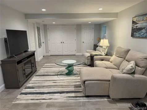 18 Nicole Court Manorville NY 11949